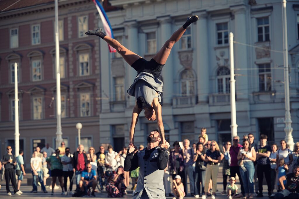 Hire Acrobats in the UAE: Acts, Costs and What to Confirm First